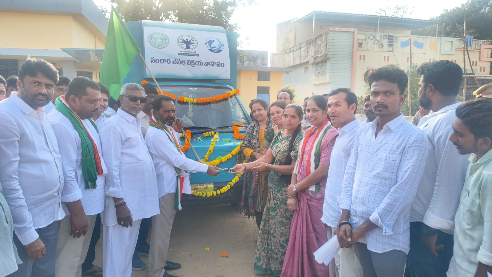 గార్ల మండలం లభ్ధిధారులకు ఇందిరమ్మ ఇళ్ళ పట్టాలు,