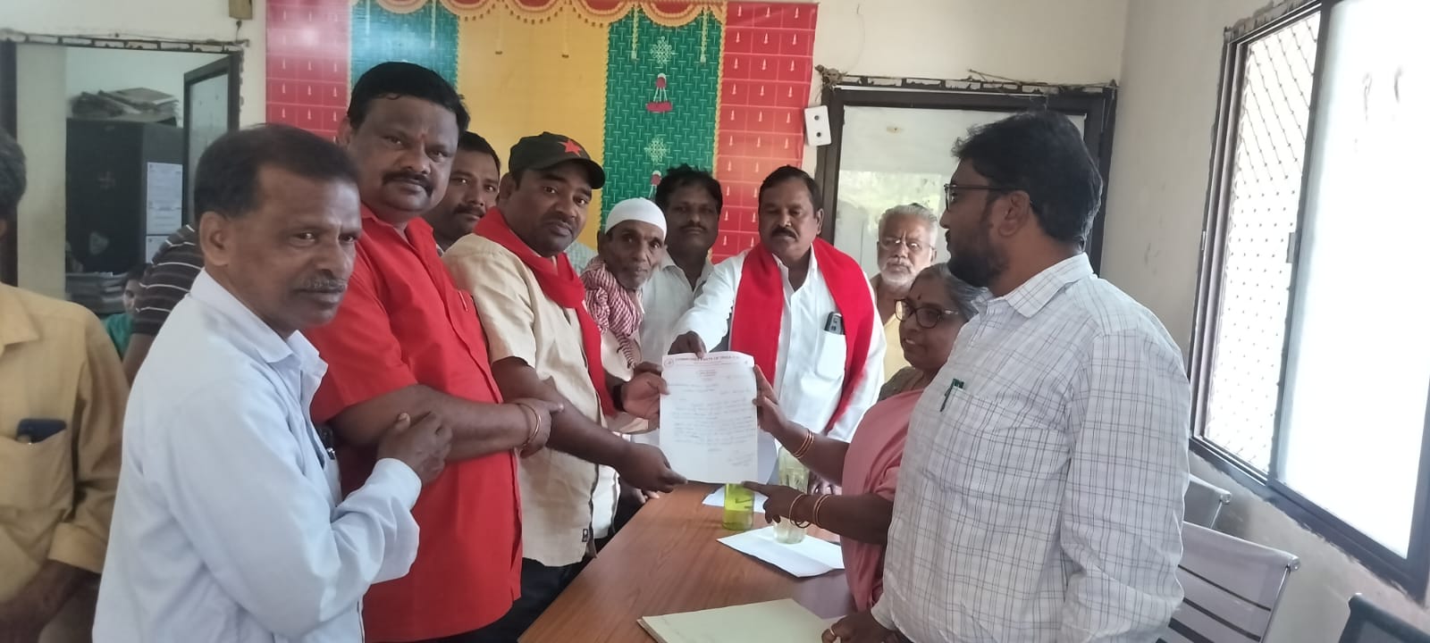 నీటి సమస్యను పరిష్కరించండి.సిపిఐ జిల్లా కార్యదర్శి ఉమా మహేష్.