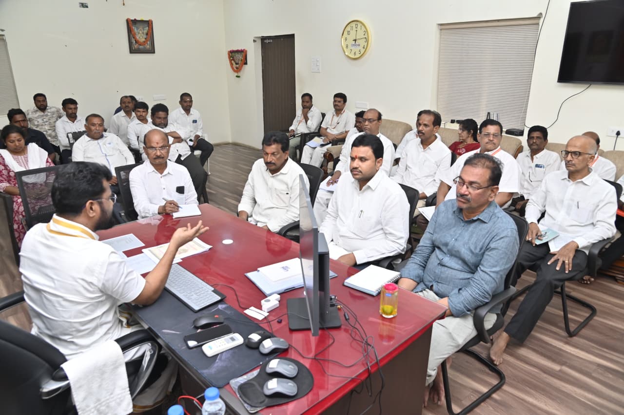 మౌలిక వసతులు లోపిస్తే సంబంధిత అధికారులపై చర్యలు