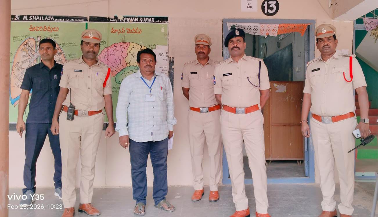 ఇంటర్మీడియట్ పరీక్షా కేంద్రాలను పరిశీలించిన ఎస్పీ నరసింహ