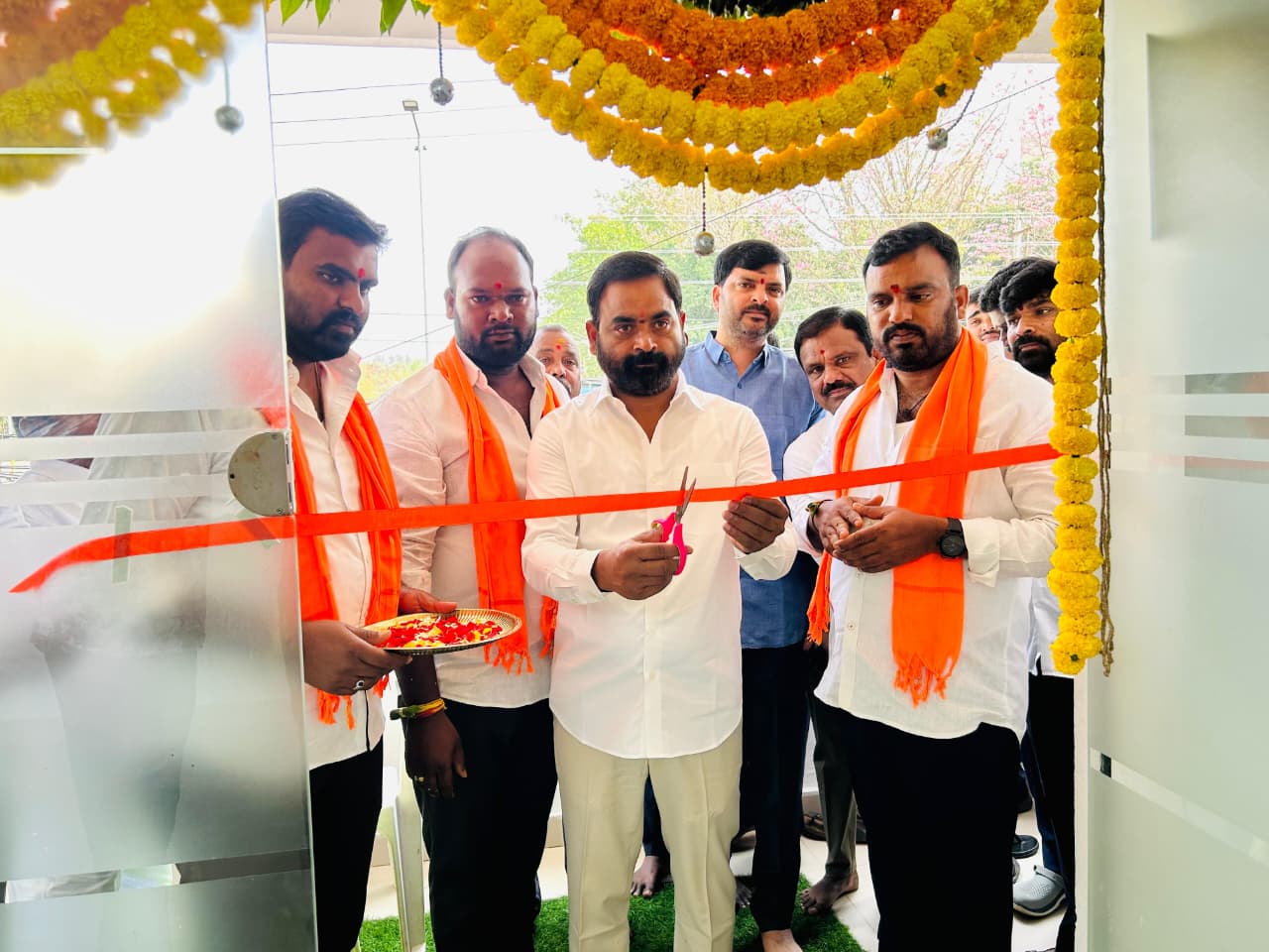 BRS పార్టీ యువ నాయకులు గడిల బాబు మరియు శంభిపూర్