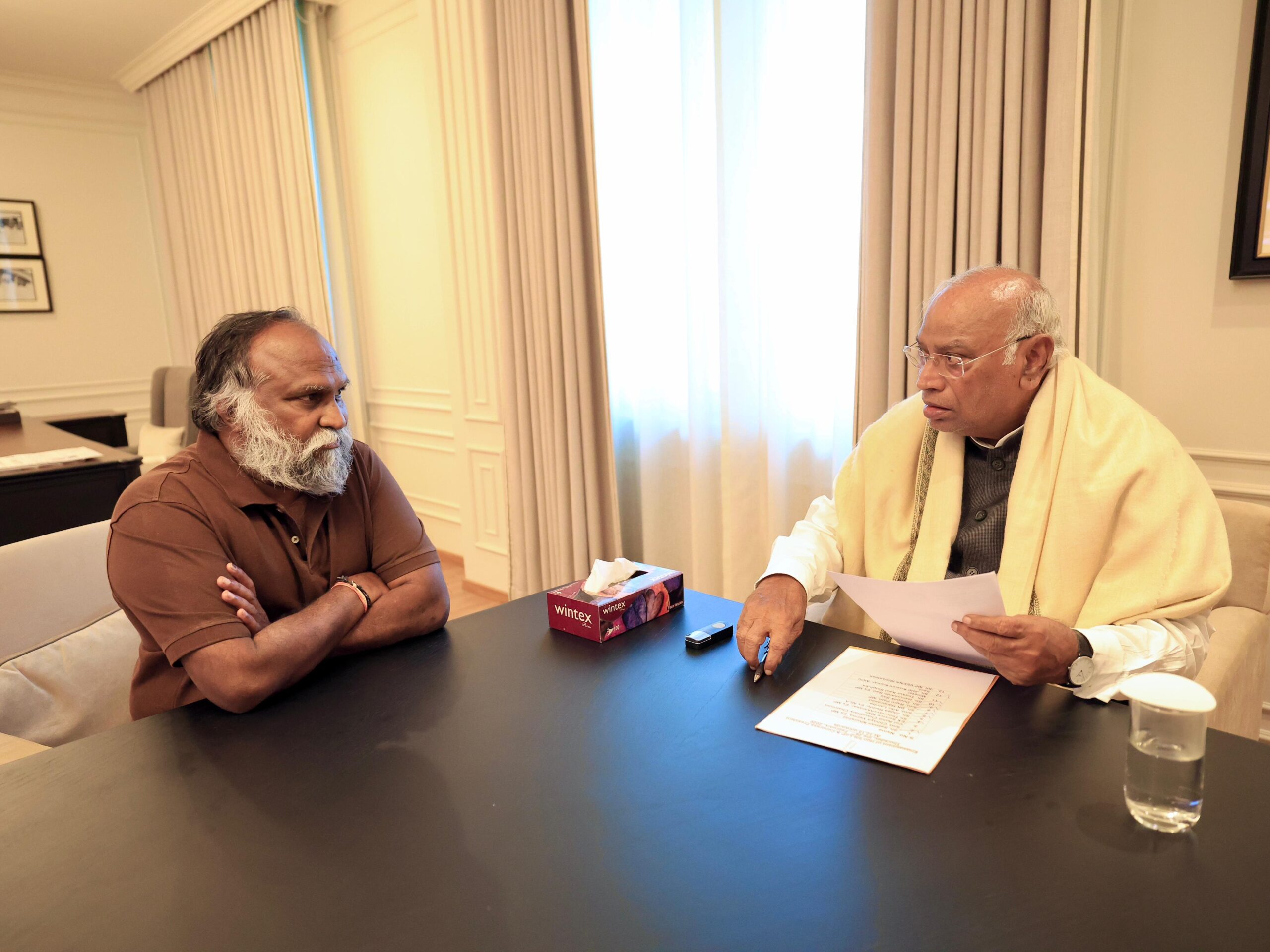 ఏఐసీసీ అధ్యక్షుడు మల్లికార్జున ఖర్గే ను కలిసిన కాంగ్రెస్ వర్కింగ్ ప్రెసిడెంట్ జగ్గారెడ్డి