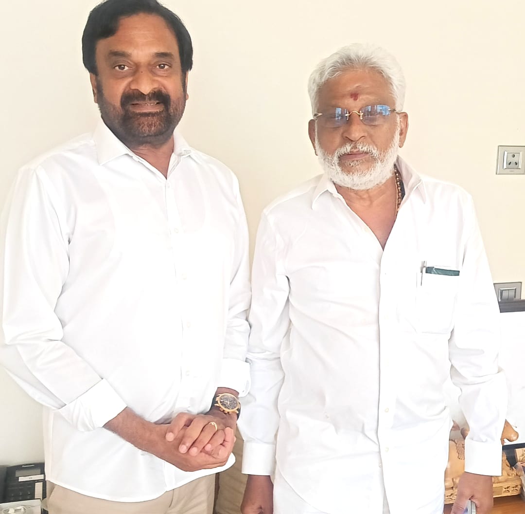 ఎంపీ వైవి సుబ్బారెడ్డిని కలిసిన అంబటి మురళి