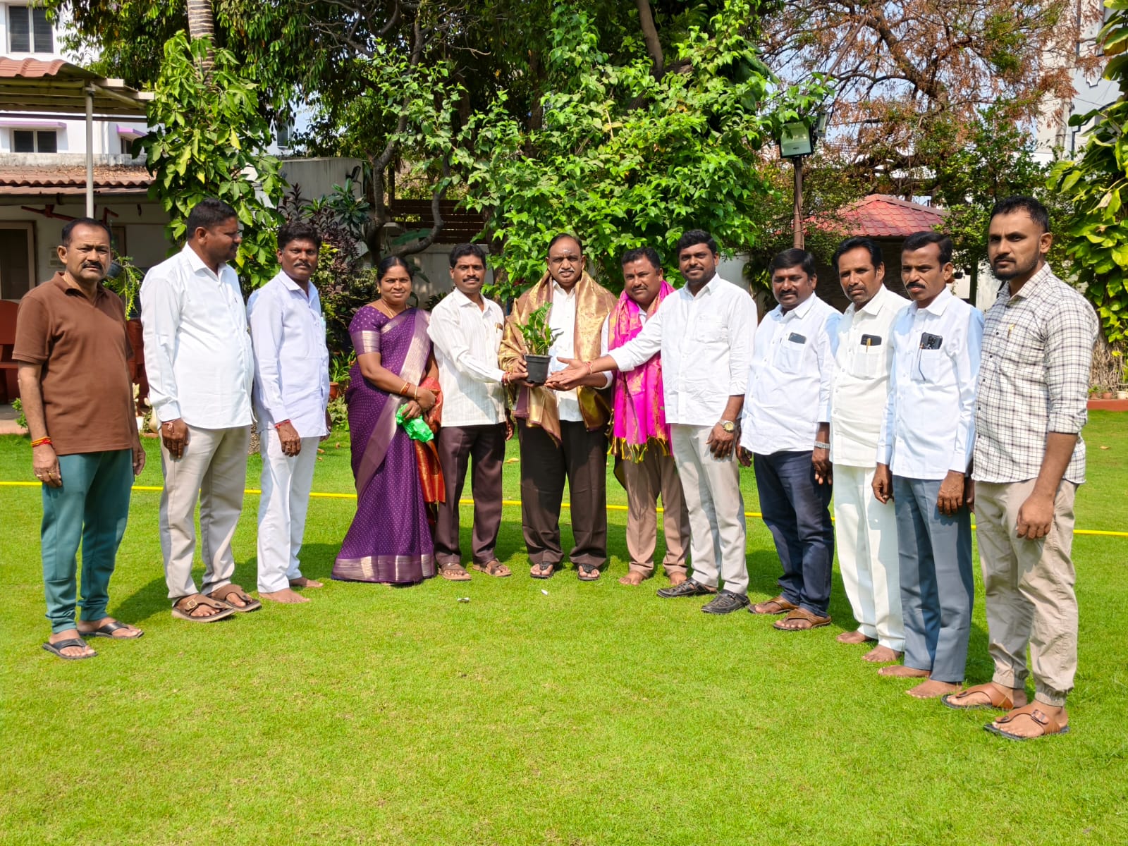 అక్కన్నపేట సర్పంచుల పోరం అధ్యక్షులకు ఉపాధ్యక్షులకు శాలువాతో సత్కరించి శుభాకాంక్షలు