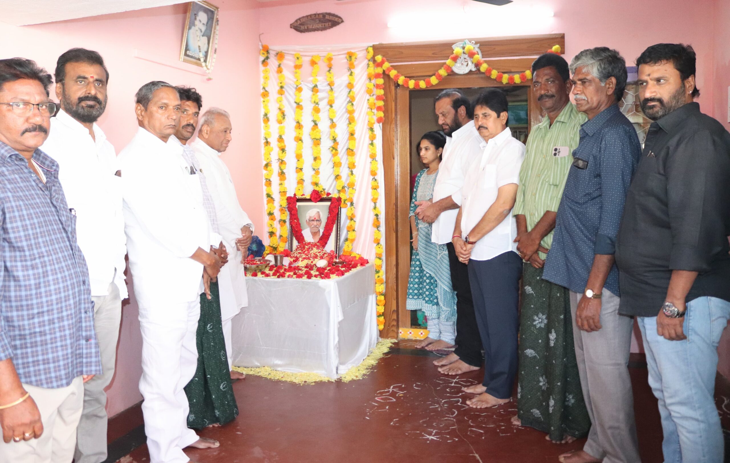 ప్రభాకర్ రెడ్డి కుటుంబానికి రాజమోహన్ రెడ్డి పరామర్శ.