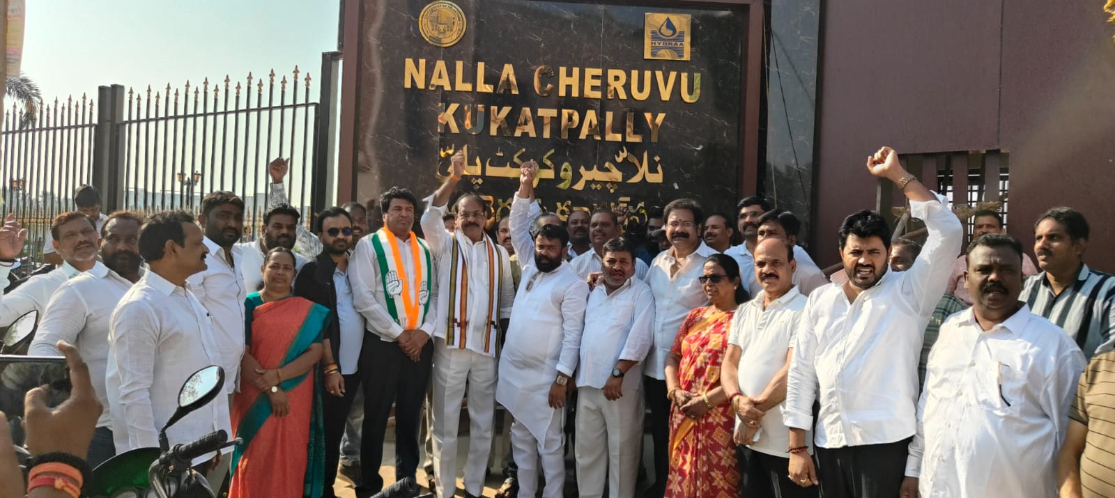 నల్ల చెరువు పై చిరునవ్వుల విరబూత