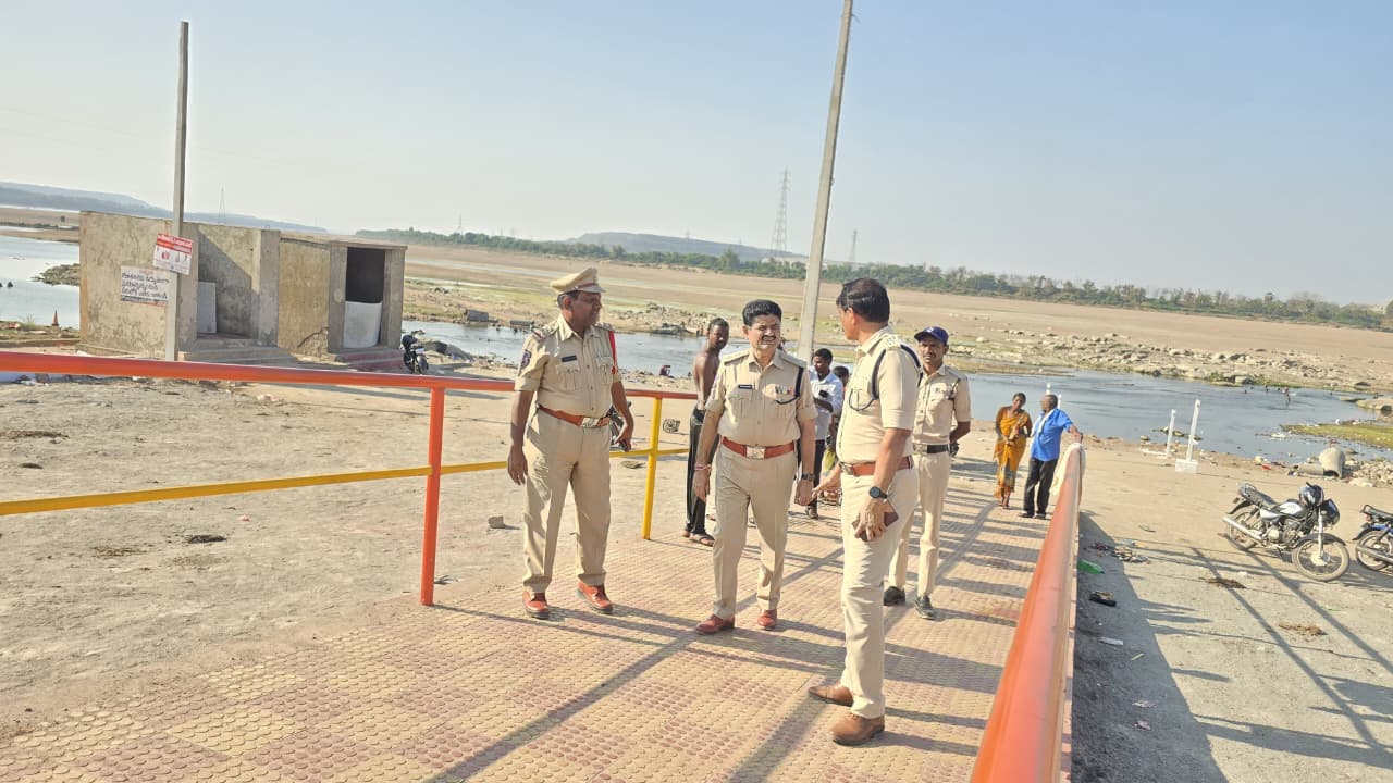 గోదావరి పుష్కర ఘాట్‌లను సందర్శించిన పెద్దపల్లి డీసీపీ రామ్ రెడ్డి…