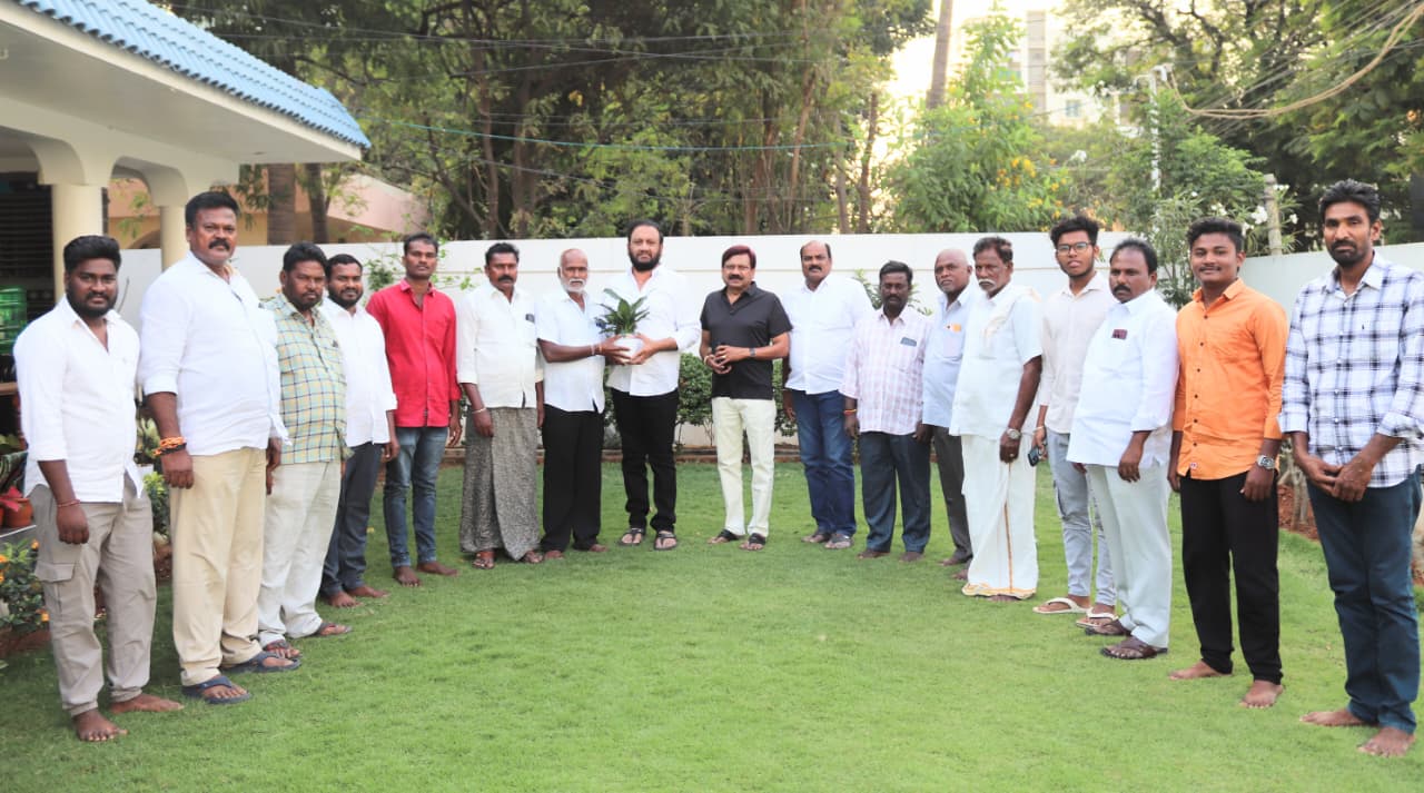 ప్రసనన్నకు కృతజ్ఞతలు చెప్పిన దంపూరు గ్రామ కమిటీ నాయకులు