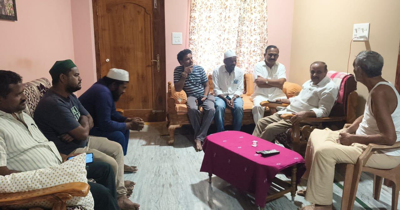 టీడీపీ నాయకులు మోహన్ రావు ను చిన్నయ లను పరామర్శించిన చేజర్ల