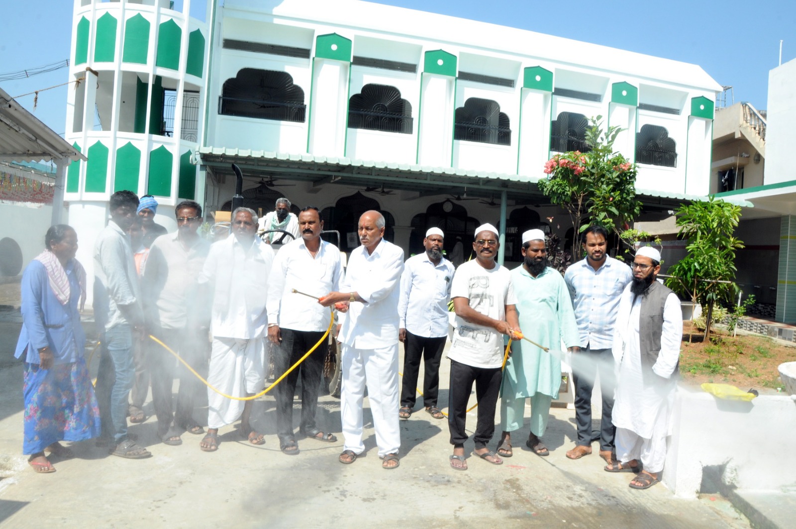 కోదాడ15వ వార్డులో దోమల మందు పిచికారీ