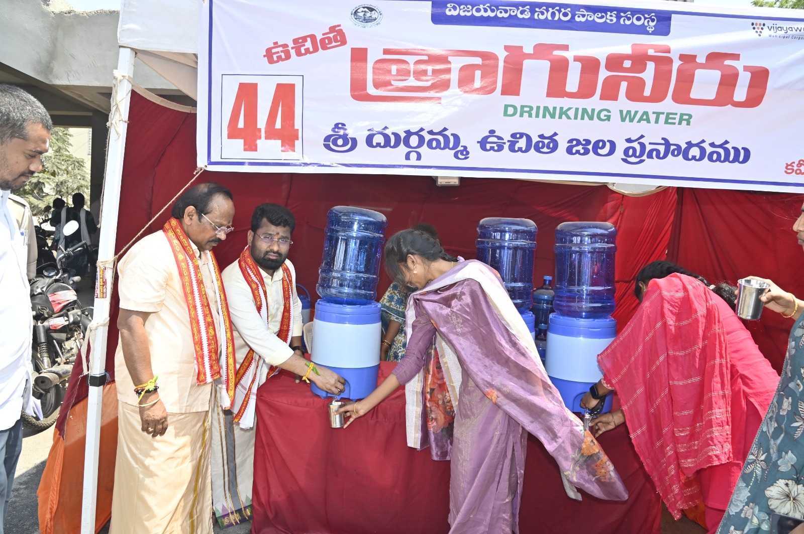 ​ఇంద్రకీలాద్రిపై కుంభాభిషేక మహోత్సవాలు – భక్తుల సౌకర్యార్థం కట్టుదిట్టమైన ఏర్పాట్లు; దేవస్థానం సేవలకు భక్తుల హర్షం.