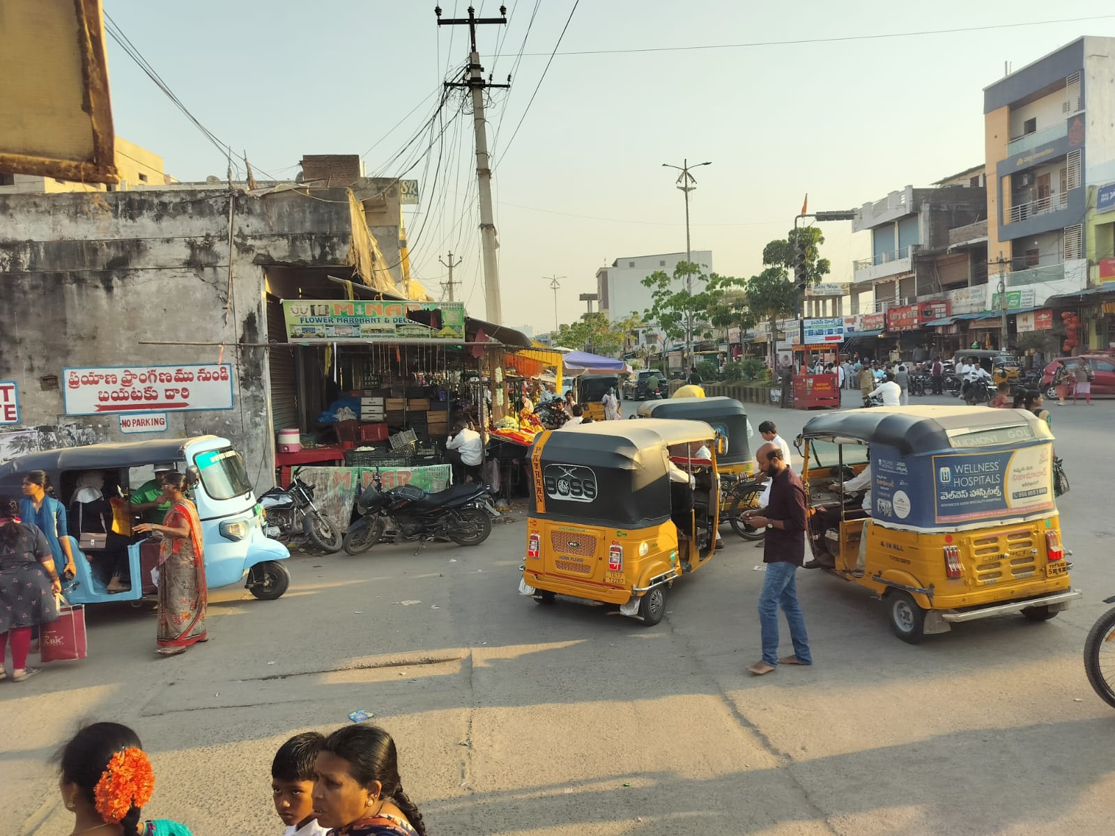 బాన్సువాడ బస్‌స్టాండ్‌లో అస్తవ్యస్త పరిస్థితులు… పట్టించుకోని ఆర్టీసీ అధికారులు