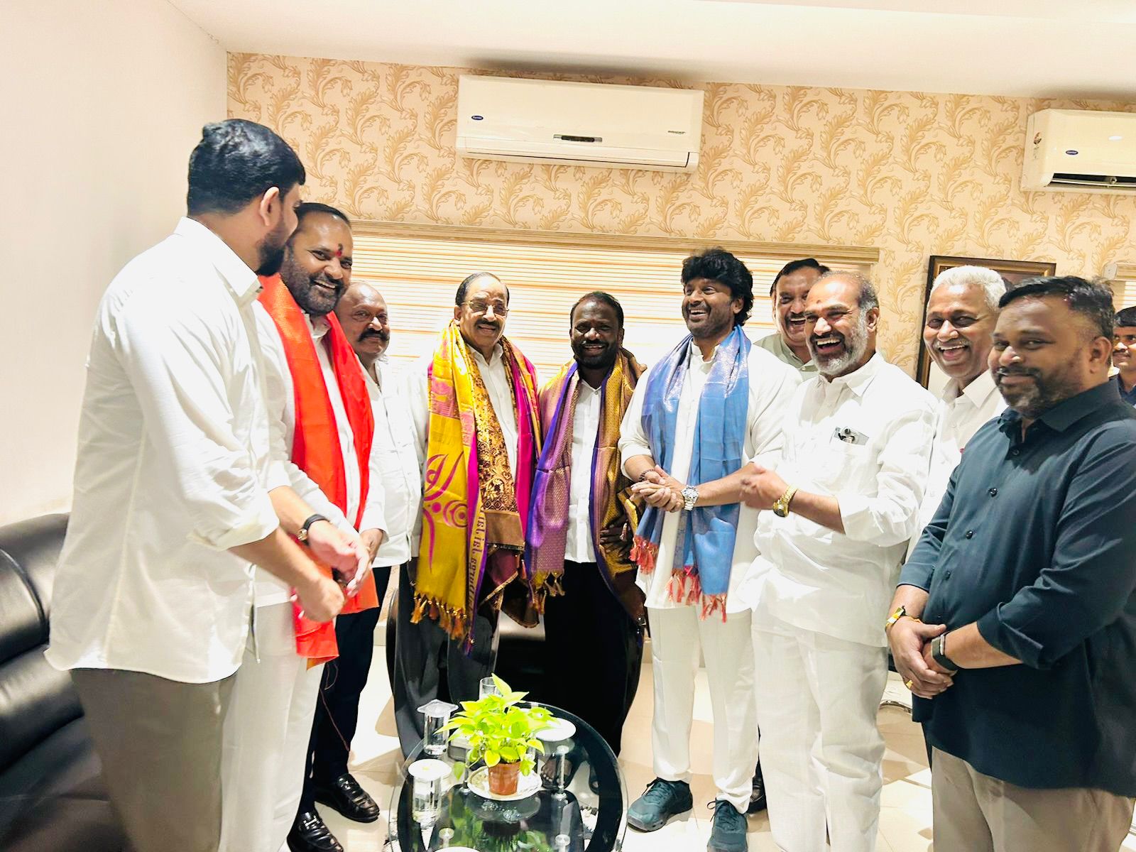 నూతనంగా భాద్యతలు స్వీకరించిన రామగుండం నగర మేయర్ మహంకాళి స్వామి