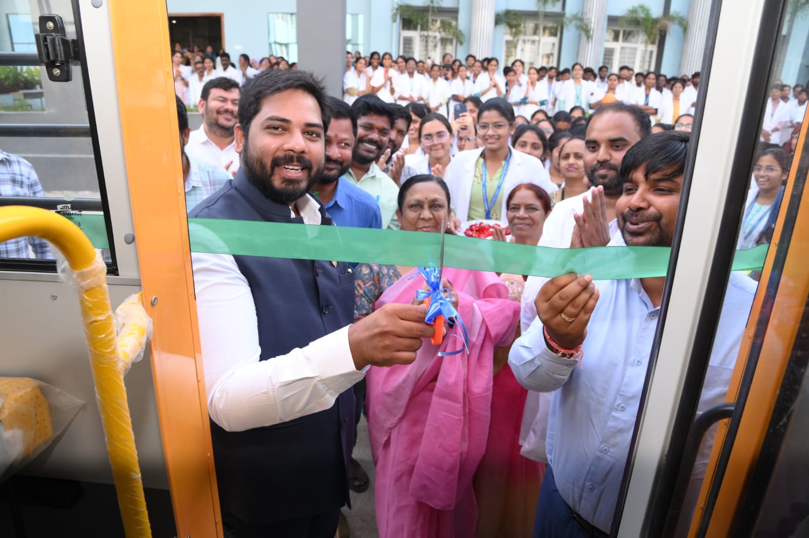 మంచిర్యాల ప్రభుత్వ మెడికల్ కాలేజీ విద్యార్థుల రవాణా సమస్యలను దృష్టిలో