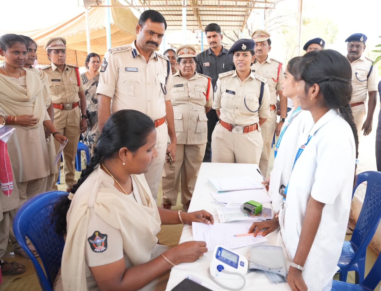 పోలీస్ మైదానంలో ప్రత్యేక వైద్య శిబిరం