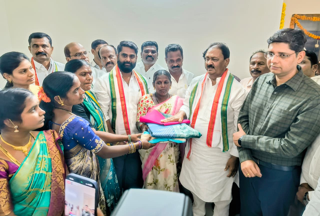 చిన్న మల్లారెడ్డిలో హామీ నిలబెట్టుకున్న కాంగ్రెస్ ప్రభుత్వం – దళిత కుటుంబాలకు “ఇందిరమ్మ ఇల్లు” గృహప్రవేశం