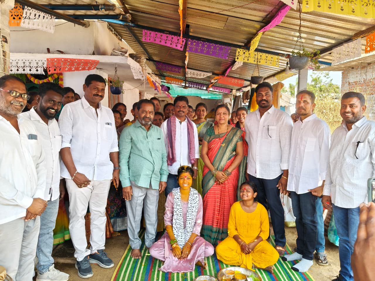 వివాహ వేడుకలో పాల్గోన్న  ఎమ్మెల్యే   కోరం కనకయ్య