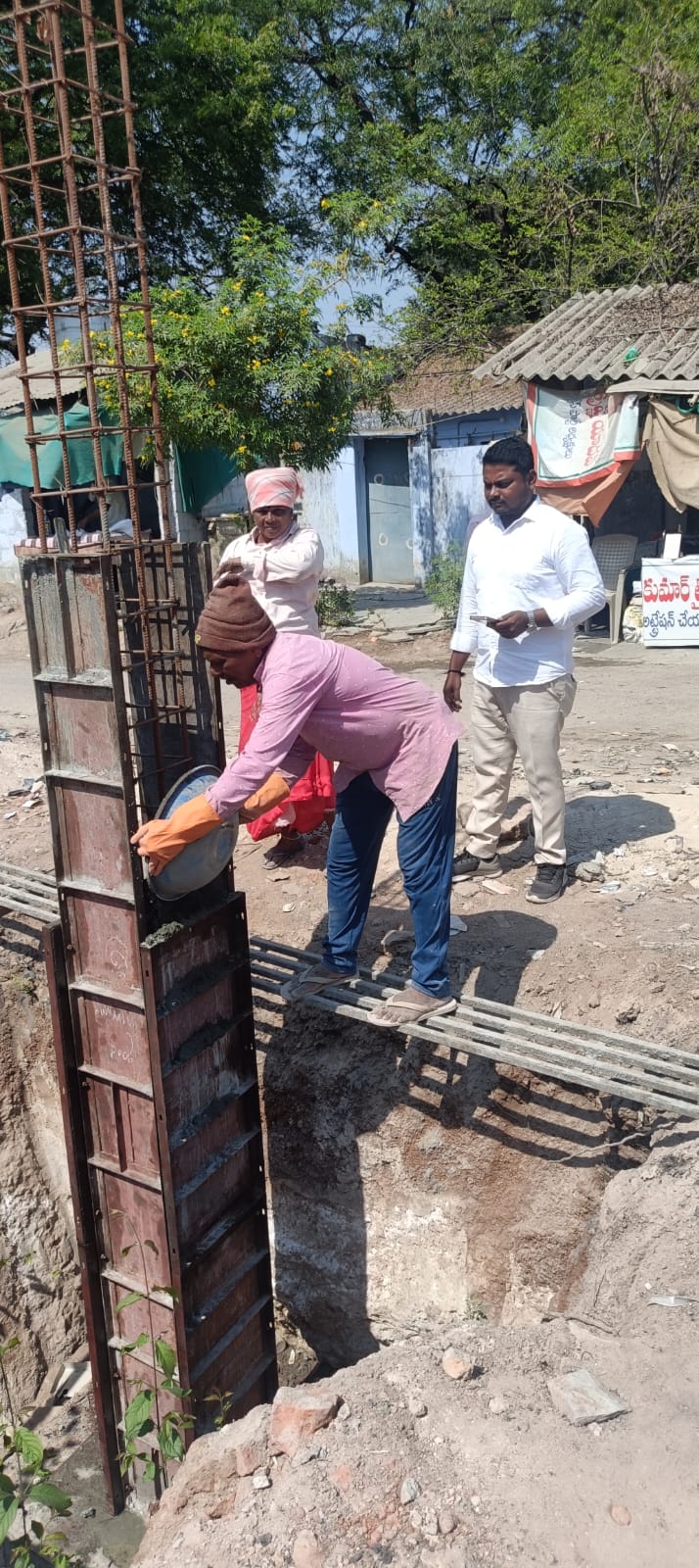 50వ డివిజన్ లో సింగరేణి సంస్థ ఆధ్వర్యంలో నూతనంగా నిర్మిస్తున్న షాపింగ్ కాంప్లెక్స్