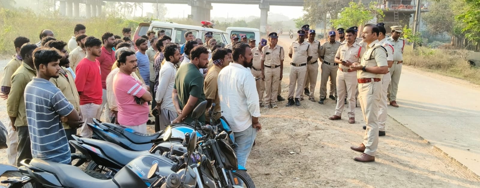 జిల్లావ్యాప్తంగా ఏకకాలంలో కార్డన్ అండ్ సెర్చ్. నిర్వహించిన పోలీసులు.