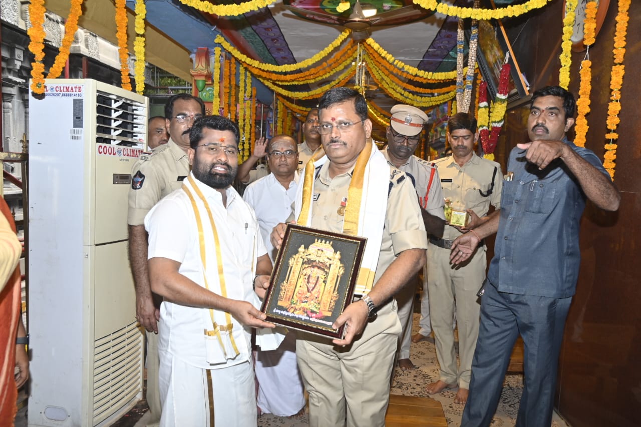 ఇంద్రకీలాద్రిపై భద్రతా, పార్కింగ్ ఏర్పాట్లు క్షేత్రస్థాయిలో