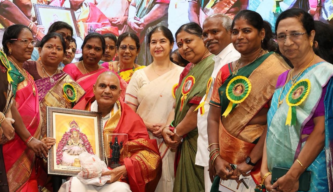 కుటుంబ వ్యవస్థకు మహిళలే మూలస్తంభం