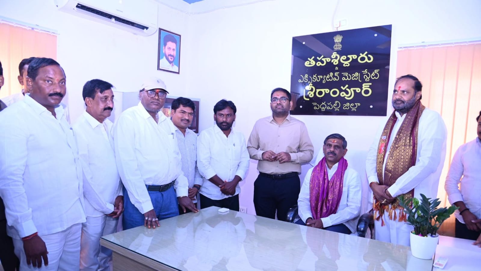 ఎం.ఆర్.ఓ కార్యాలయం ద్వారా ప్రజలకు మెరుగైన సేవలు అందాలి…