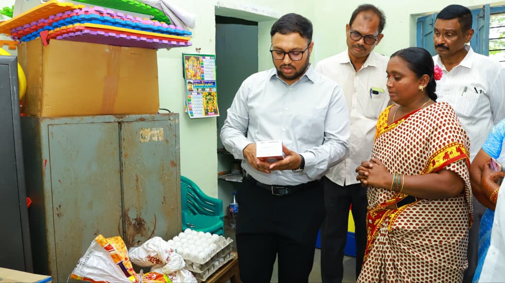 చిన్నారుల అభివృద్ధికి అంగన్వాడీ కేంద్రాల కీలక పాత్ర పోషిస్తాయి : కలెక్టర్