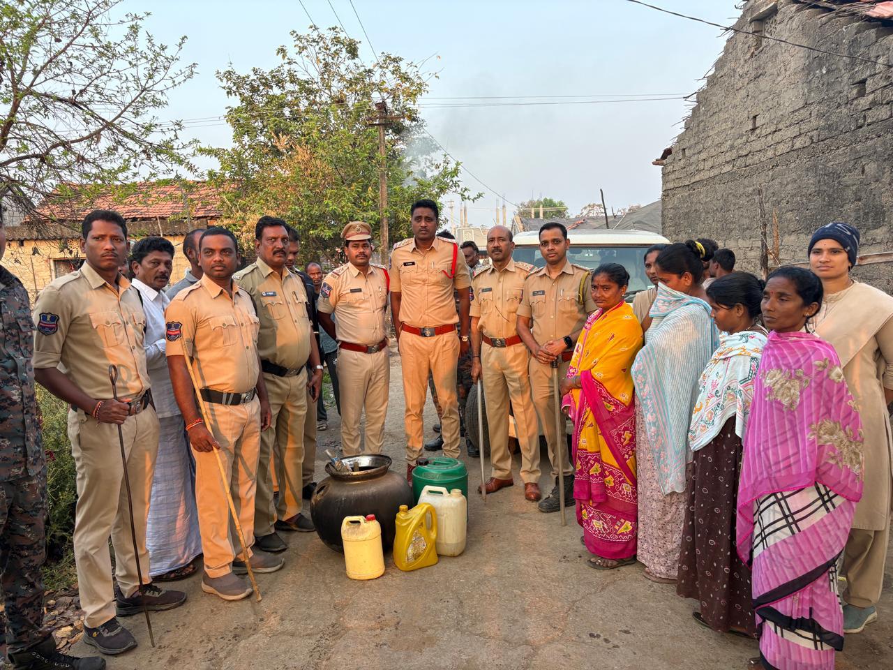 అల్గాం గ్రామంలో గుడుంబా స్థావరాలపై పోలీస్–ఎక్సైజ్ శాఖల సంయుక్త దాడులు…