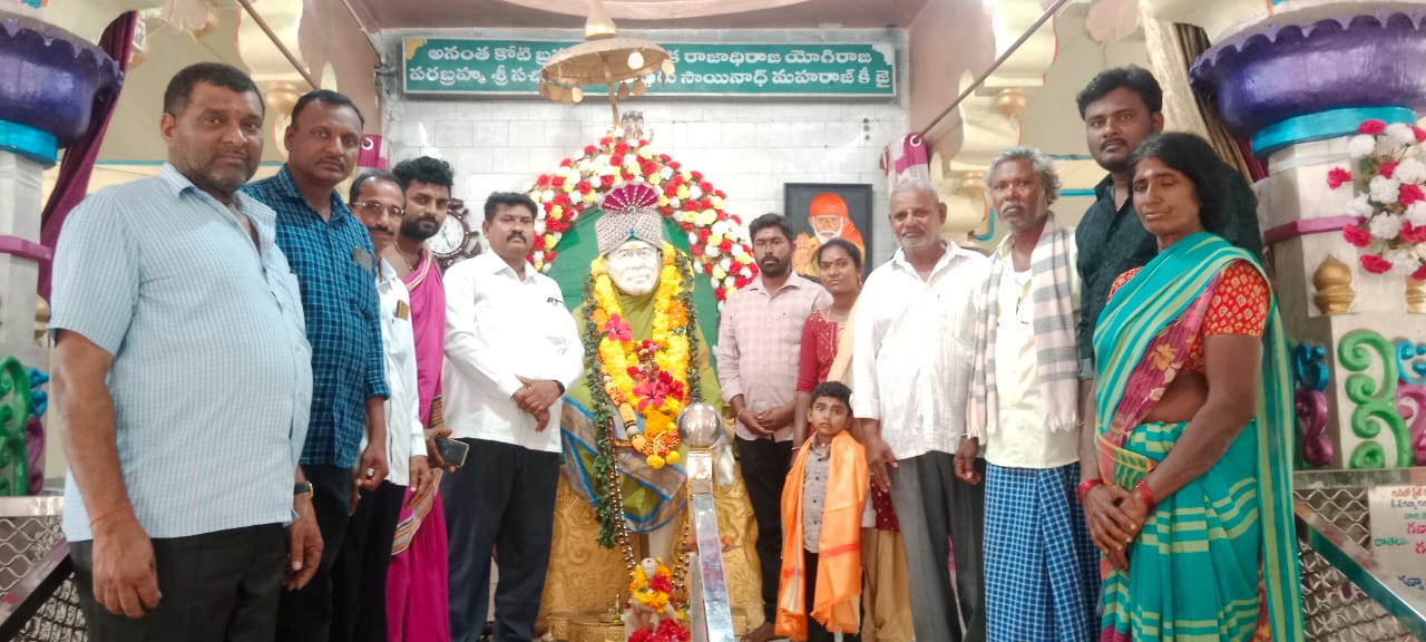 సాయి మందిరంలో విశేష పూజలు