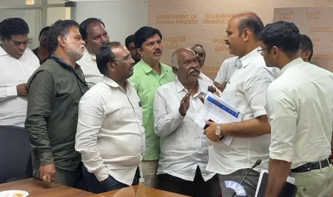 జర్నలిస్ట్ మిత్రులకు ఉగాది పురస్కారాలు