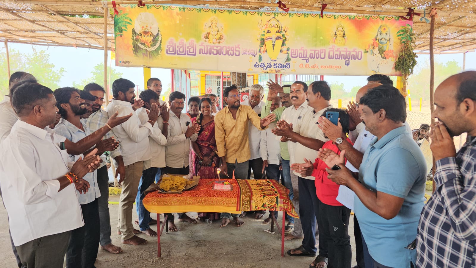 రామగుండం శాసనసభ్యులు మక్కాన్ సింగ్ రాజ్ ఠాకూర్ మనాలి రాజ్ ఠాకూర్ దంపతుల పెళ్లి రోజు