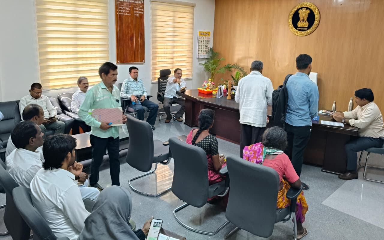 అర్జీల పరిష్కారం సత్వరమే చేయాలి….
