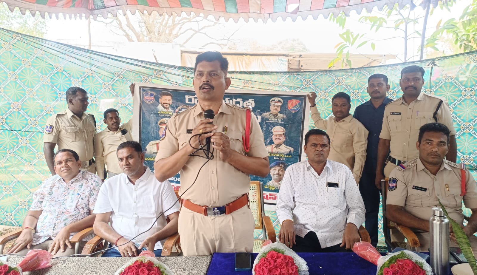 రాంపల్లి గ్రామంలో సైబర్ మోసాలు,రోడ్డు భద్రతపై పోలీసుల అవగాహన కార్యక్రమం