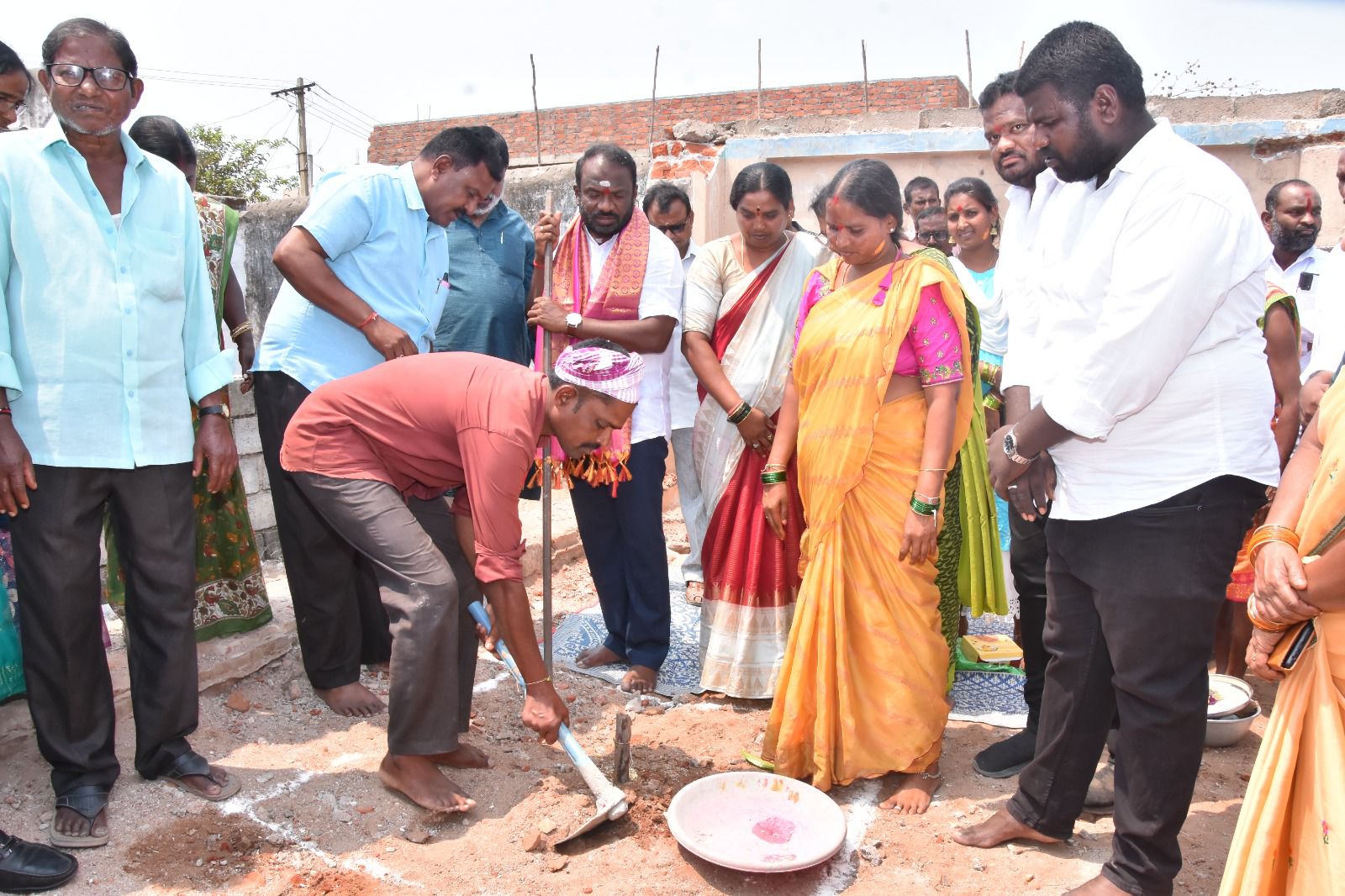 ఇందిరమ్మ ఇళ్లకు భూమి పూజ చేసిన మేయర్ మహంకాళి స్వామి.