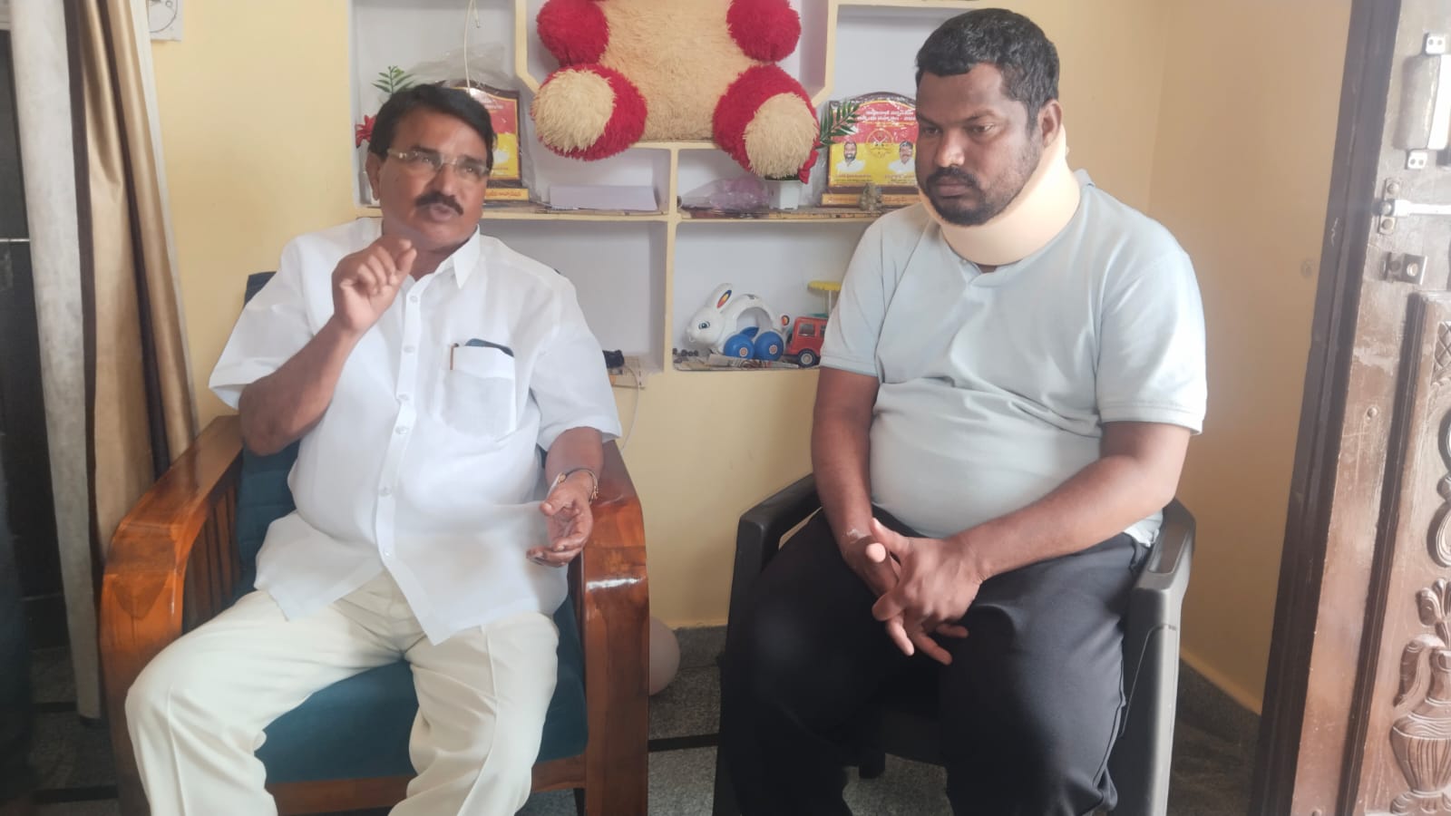 వెల్టూరుసర్పంచ్ ను పరామర్శించిన. మాజీ మంత్రి.నిరంజన్ రెడ్డి
