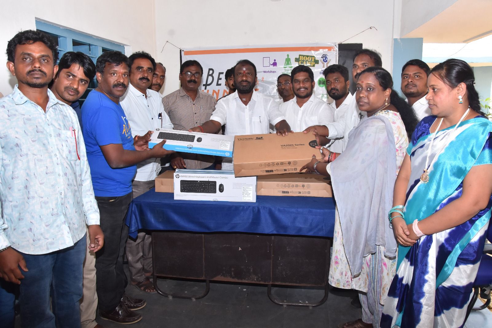 బెస్ట్ రన్నర్స్ ఆర్గనైజేషన్ స్వచ్ఛంద సంస్థ ఆధ్వర్యంలో లక్షా 70వేల విలువైన ఐదు కంప్యూటర్లు, నాలుగు సీసీ కెమెరాలను అందజేత….