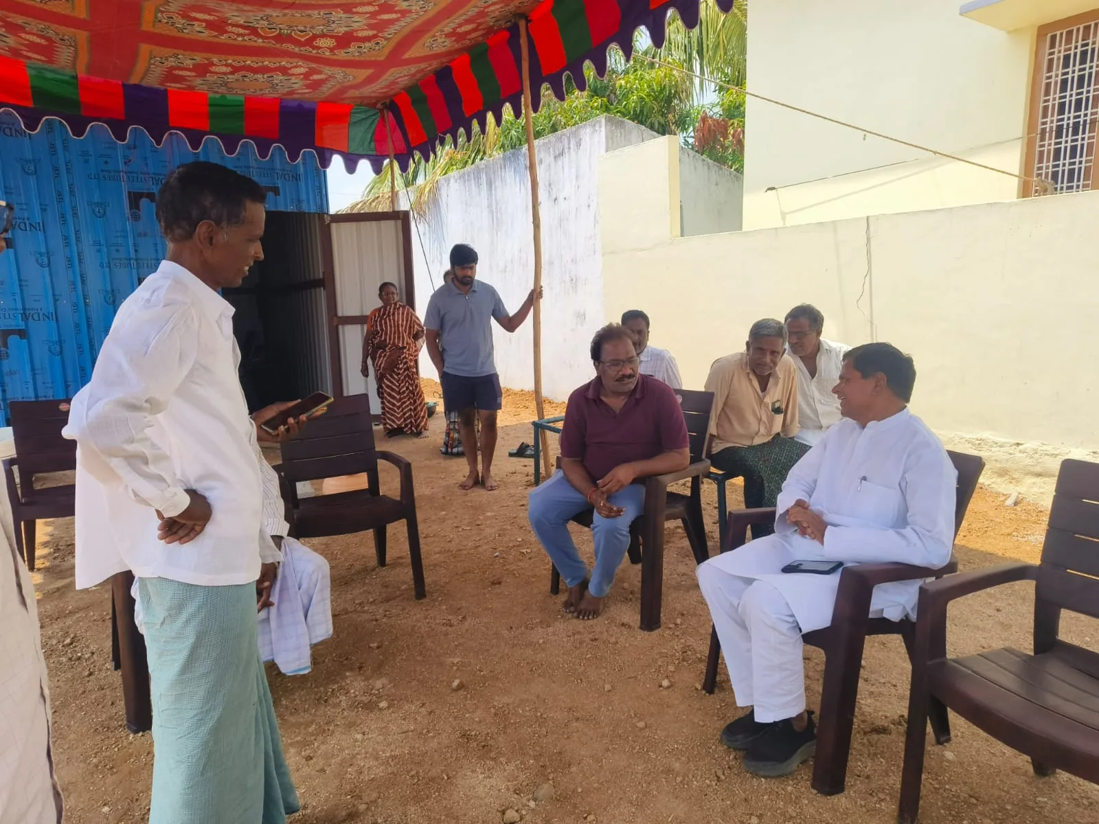 నరసింహారెడ్డి కుటుంబ సభ్యులను పరామర్శించిన