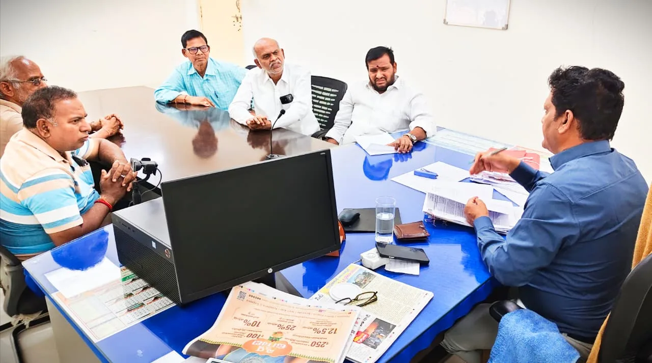 కరెంటు నిరంతరం పోకుండా చర్యలు చేపట్టాలని జీడిమెట్ల ఎలక్ట్రికల్ డిఈ