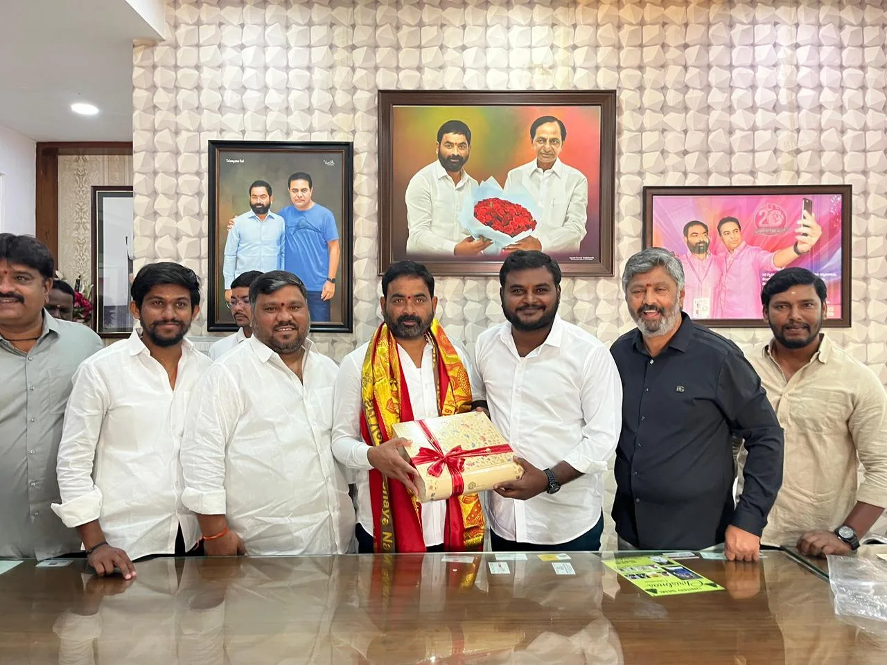 ఎమ్మెల్సీ శంభీపూర్ రాజు కి ఉగాది పండగ పర్వదిన శుభాకాంక్షలు తెలిపిన ప్రజలు