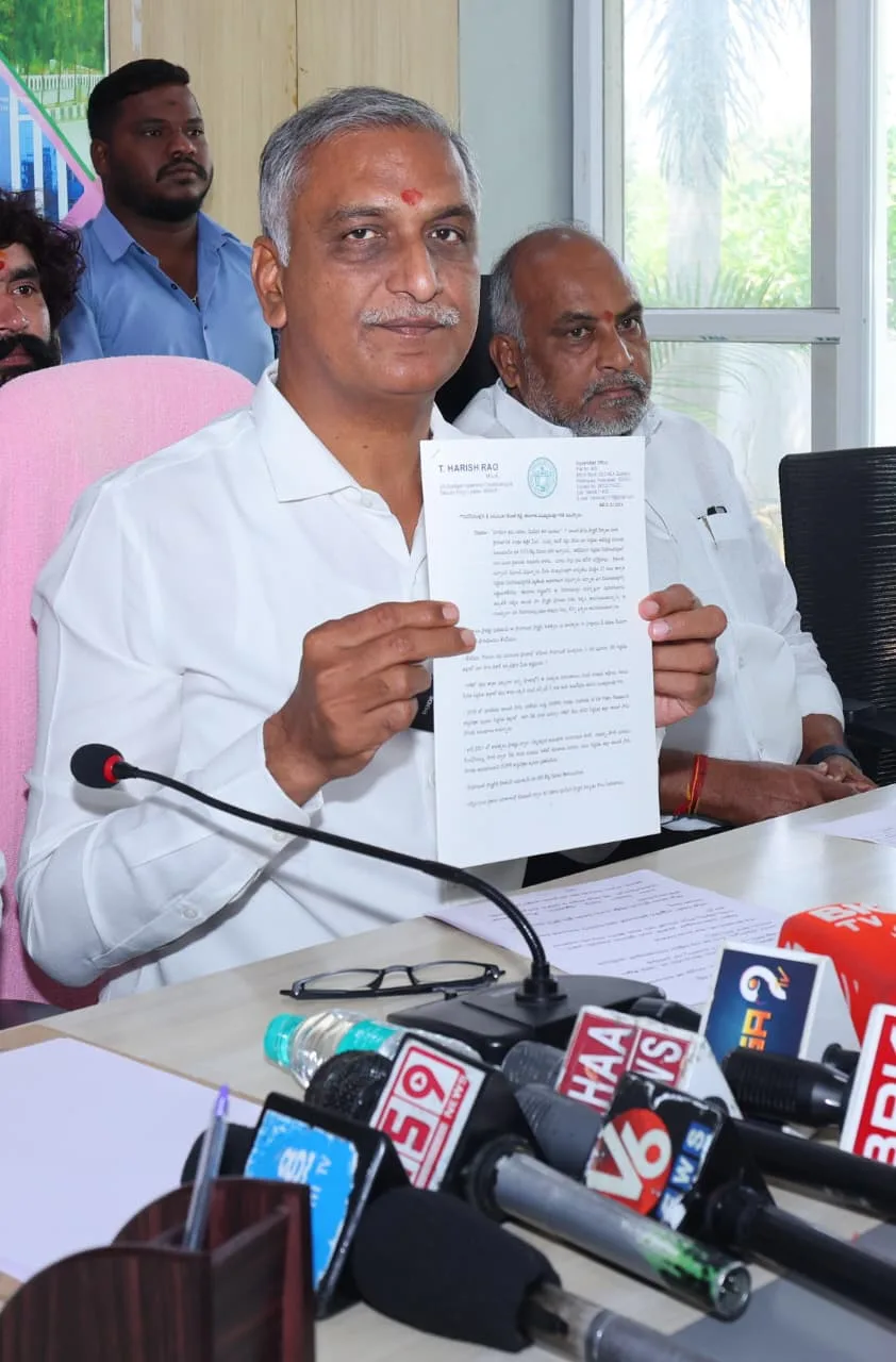 సిద్దిపేట లో మీడియా సమావేశం లో రేపు సిద్దిపేట కు అయిల్ ఫామ్ ఫ్యాక్టరీ