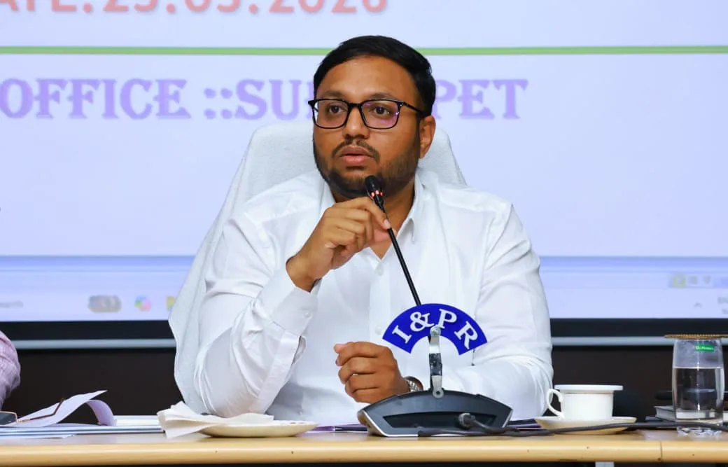 ధాన్యం కొనుగోళ్లకు పకడ్బందీ ఏర్పాట్లు చేయాలి : కలెక్టర్
