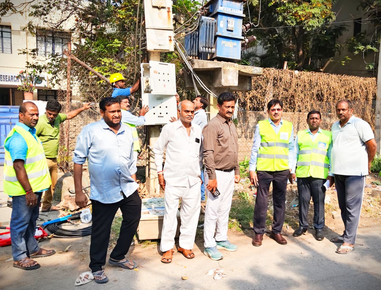 కుత్బుల్లాపూర్ ఎమ్మెల్యే ఆదేశాలతో ఎస్‌ఆర్ నాయక్ నగర్‌లో విద్యుత్ సమస్యల పరిష్కారానికి చర్యలు