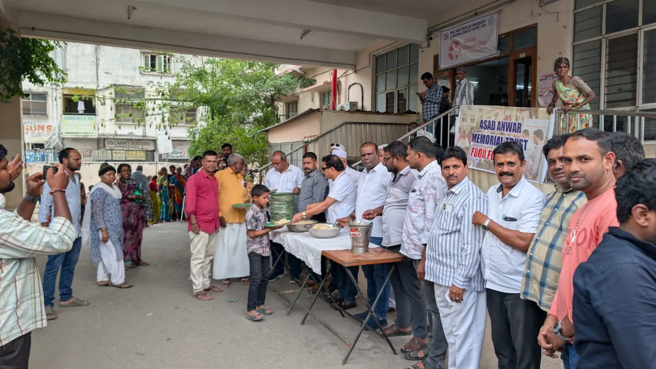 డాక్టర్ ఎస్.ఎం. హుస్సేనీ (ముజీబ్)  అన్నదానం