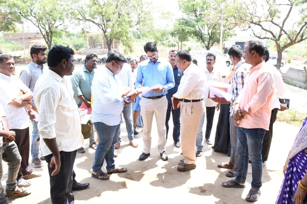 ఇందిరమ్మ ఇండ్ల లబ్ధిదారులకు స్వయం సహాయక సంఘాల ద్వారా రుణ సహాయం కల్పించాలి