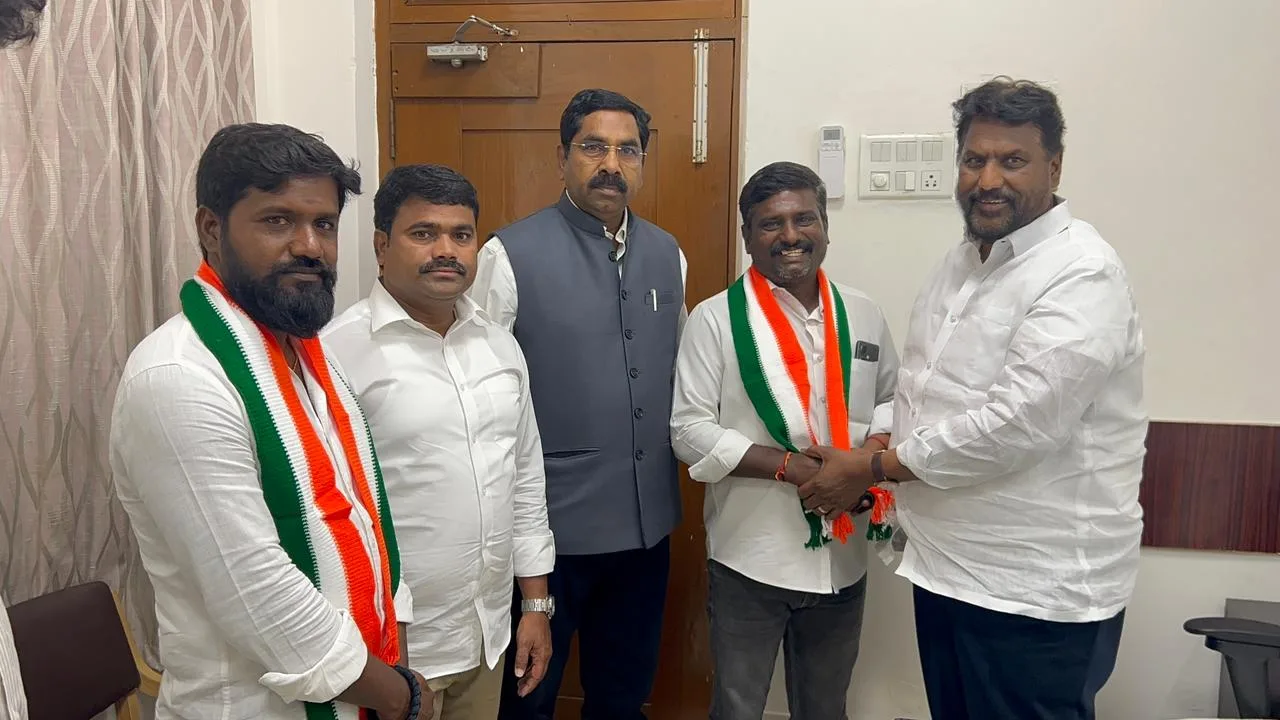 బిఆర్ఎస్ పార్టీ నుంచి కాంగ్రెస్ పార్టీలోకి చేరిన దువ్వ శ్రీకాంత్,దువ్వ నవీన్..