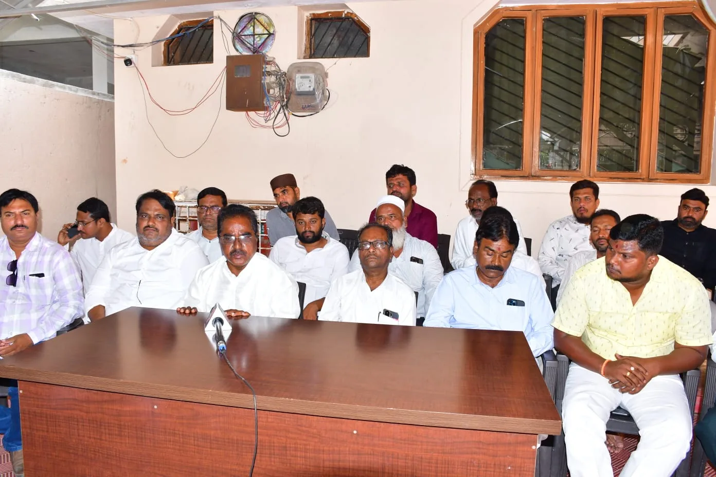 మైనార్టీ సమాజానికి ఎమ్మెల్యే క్షమాపణ చెప్పాలనీ డిమాండ్