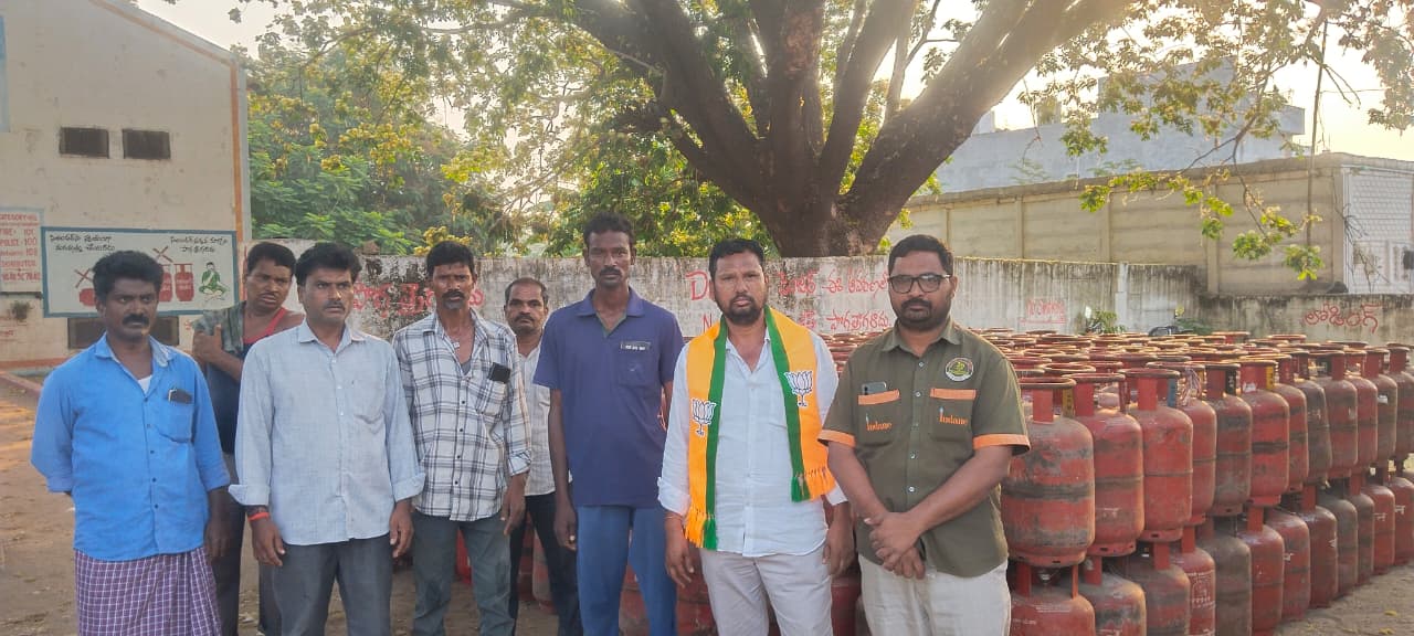 గ్యాస్ కొరత లేదు ప్రజలు ఇబ్బందులు పడ వద్దు