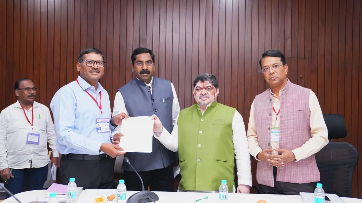హైదరాబాద్‌లో మంత్రి పొన్నం ప్రభాకర్‌ను కలిసిన ఎమ్మెల్యే నాగరాజు