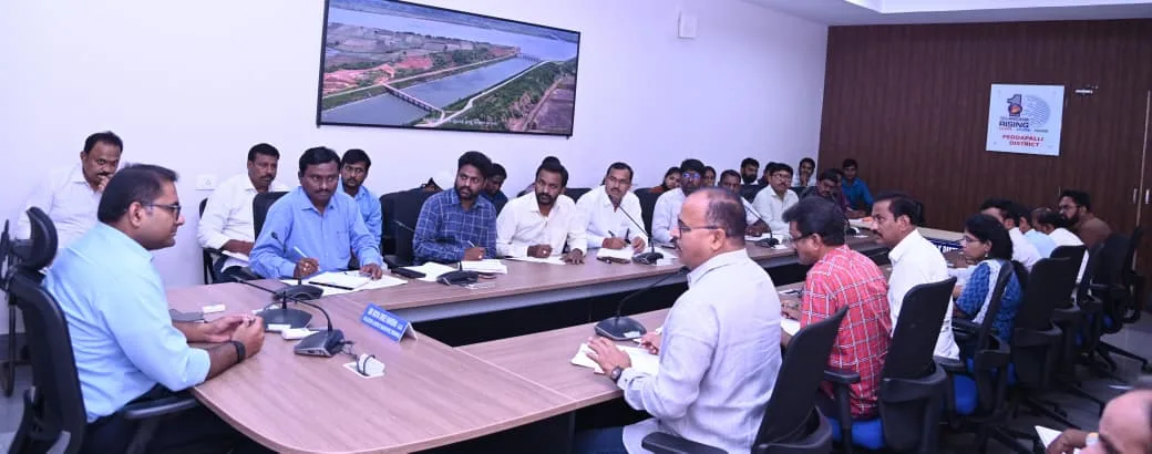 హాస్టల్ వార్డెన్ లతో సమావేశం…