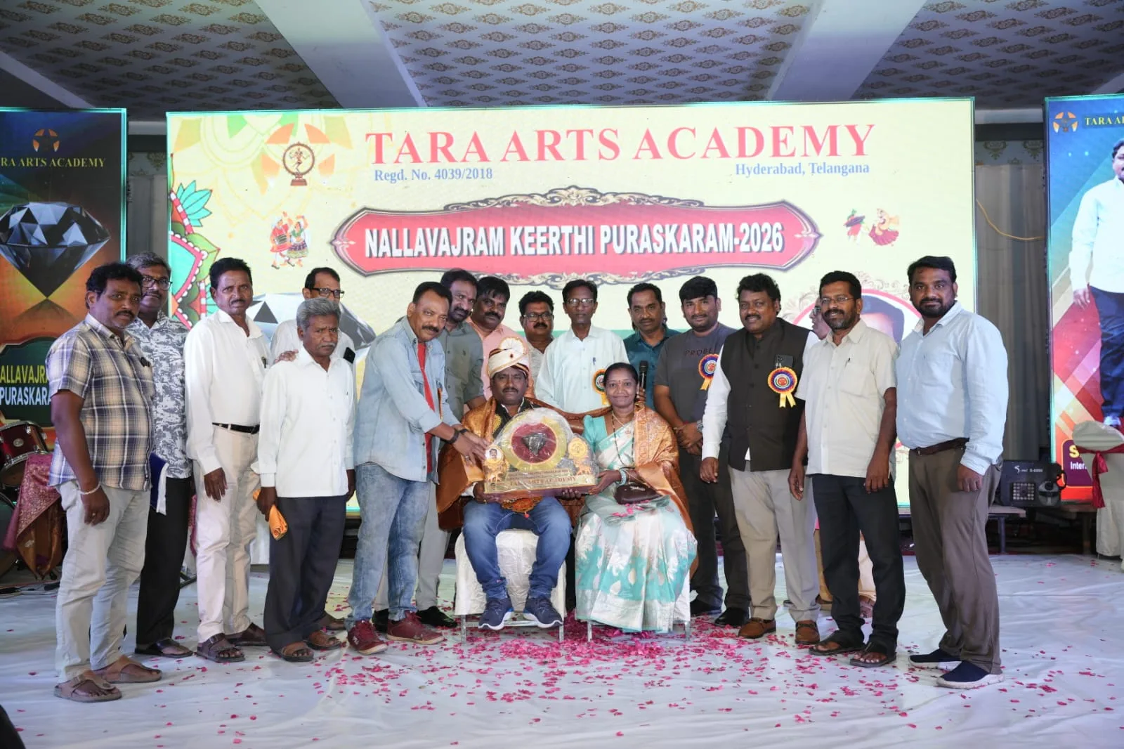 తారా ఆర్ట్స్ అకాడెమీ నల్లవజ్రం, ఉగాది పురస్కారాలను అందజేయడం ప్రశంసనీయం